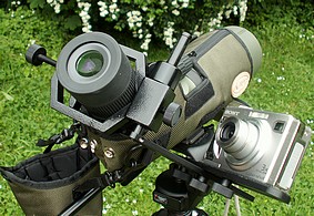 Adaptateur de digiscopie pivotant + APN compact + longue vue